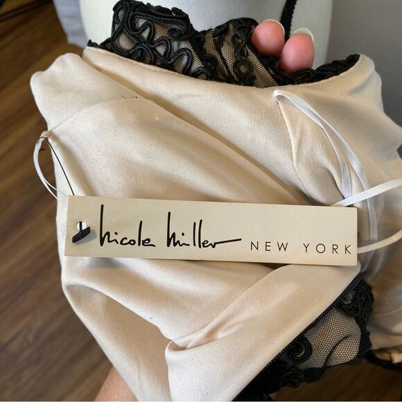 Nicole Miller Black Embroidered Applique Overlay High Neck Sheath Dress Size 12 - Picture 8 of 16